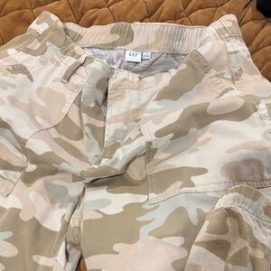 GAP Women’s Beige Camouflage Cargo Pants